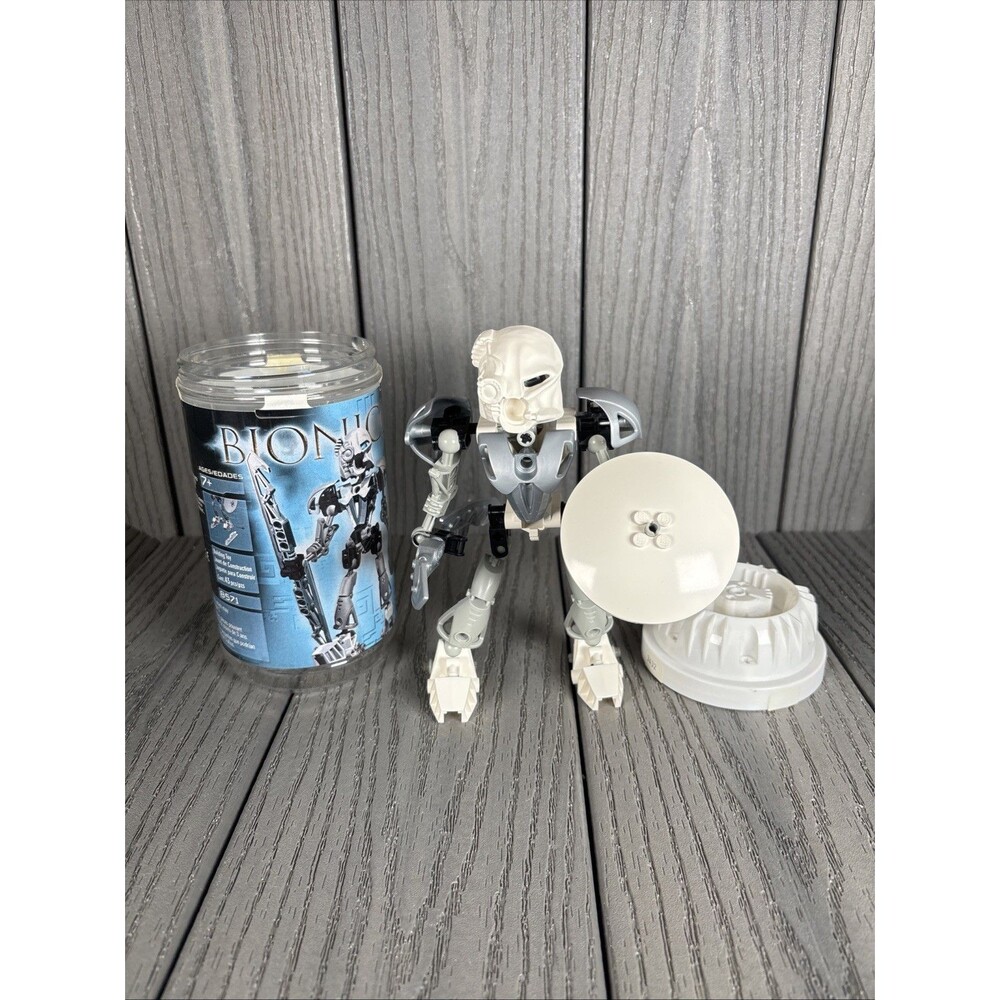 LEGO Bionicle 8571 Kopaka Nuva Set 2002 - Complete Canister and figure